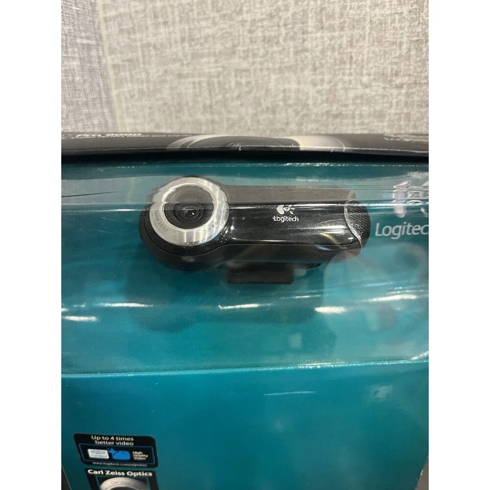 Logitech Webcam Pro 9000 High Definition HD Video Auto Focus Microphone
